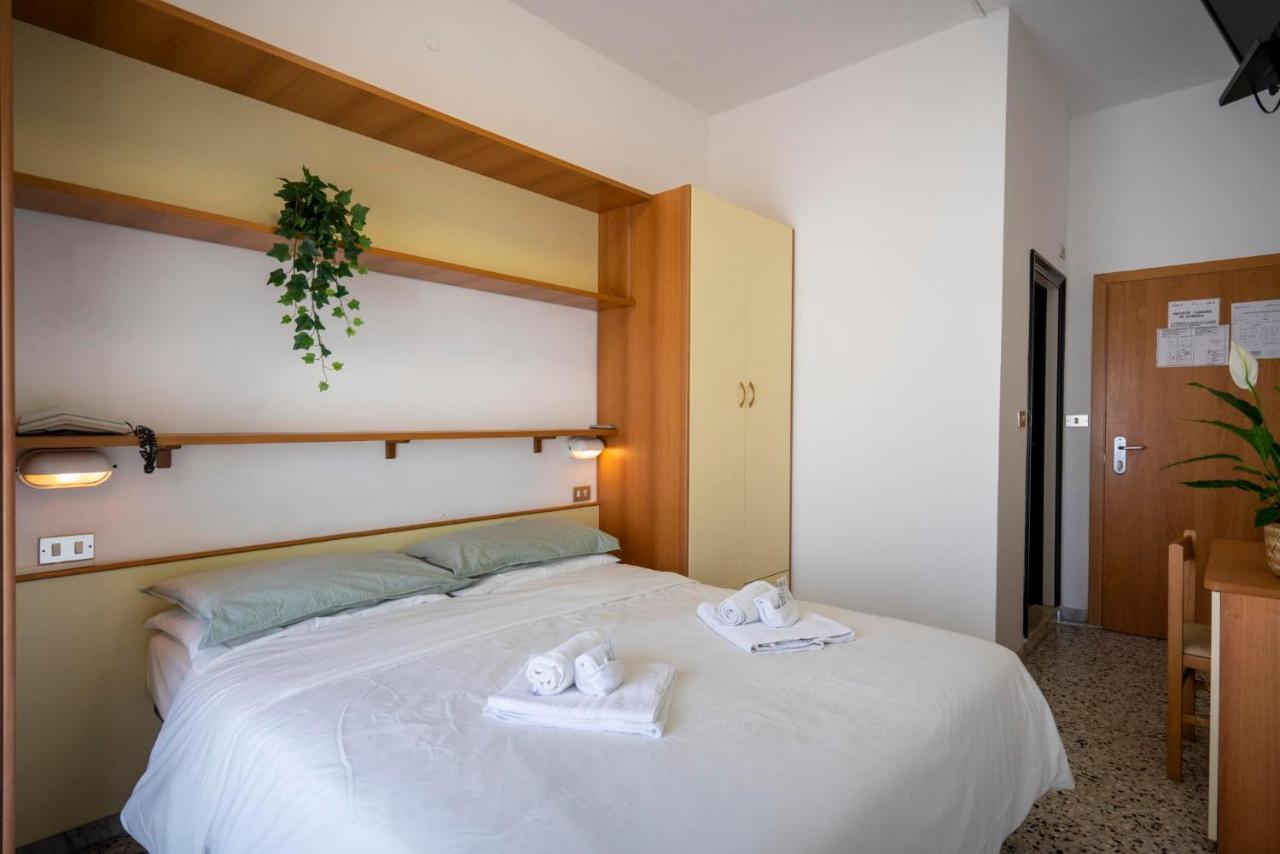 Hotel Mamy Rimini Kültér fotó